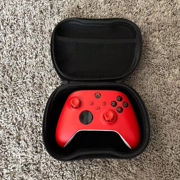 Microsoft Xbox Wireless Controller 'Product Red' + Controller Case - Picture 4 of 6